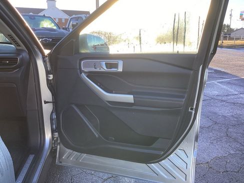Used 2020 Ford Explorer Limited w/ Class III Trailer Tow Package image 9