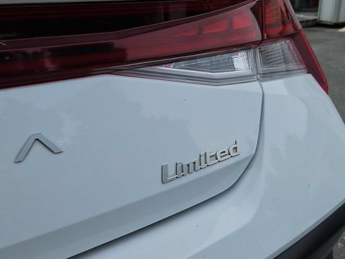 Used 2025 Hyundai Elantra Limited FWD image 34