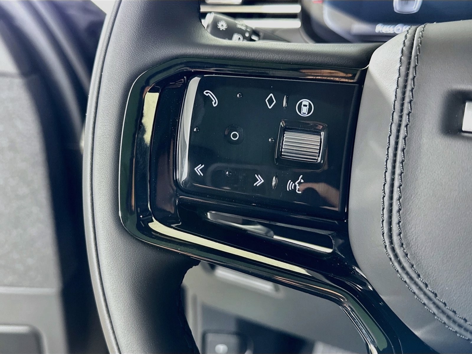 New 2027 Land Rover Range Rover Sport Dynamic SE AWD/4WD image 18