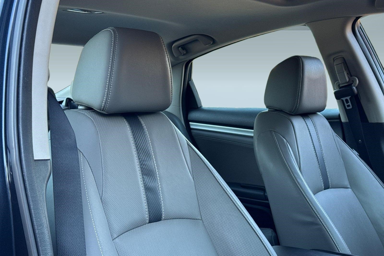 Used 2016 Honda Civic Touring image 31