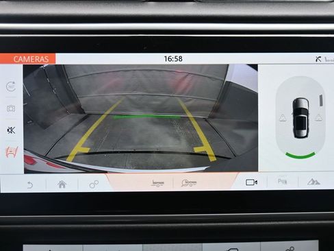 Used 2020 Land Rover Range Rover HSE image 15