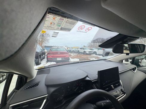 Used 2025 Toyota Corolla LE image 30