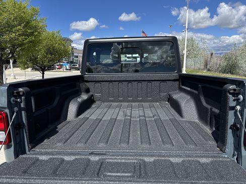 Used 2026 Jeep Gladiator Sport image 25