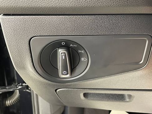 Used 2022 Volkswagen Tiguan SE AWD/4WD image 15