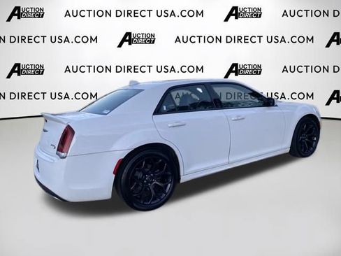 Used 2019 Chrysler 300 S w/ S Model Appearance Package image 21