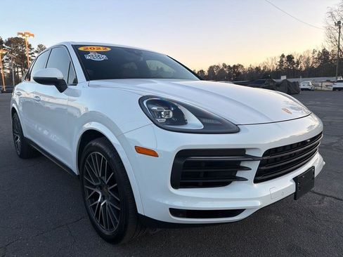Used 2022 Porsche Cayenne S w/ Premium Package image 3