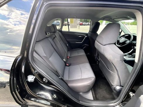 Used 2025 Toyota RAV4 XLE AWD/4WD image 16