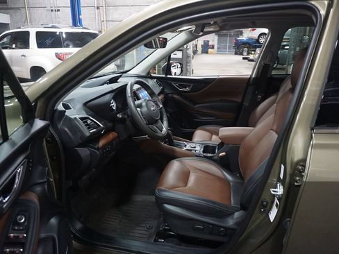 Used 2023 Subaru Forester Touring AWD/4WD image 2