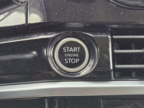 Used 2024 Nissan Pathfinder SL AWD/4WD image 33