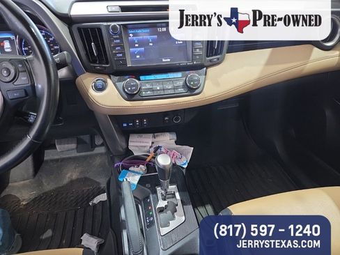 Used 2018 Toyota RAV4 Limited image 10