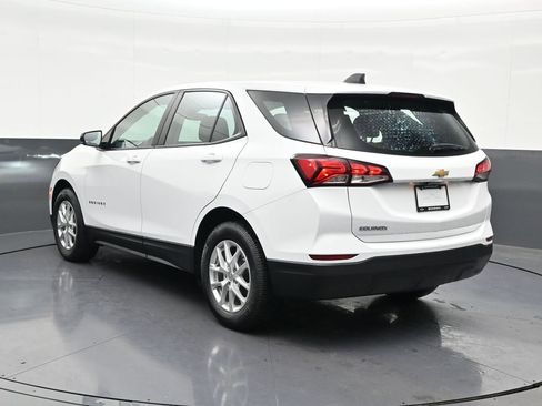 Used 2022 Chevrolet Equinox LS FWD image 3