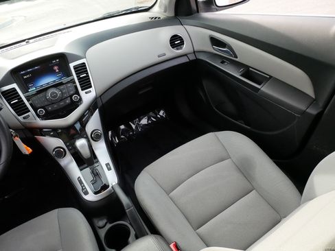 Used 2015 Chevrolet Cruze LT image 11