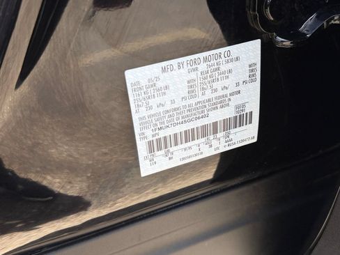 Used 2025 Ford Explorer Active RWD image 30