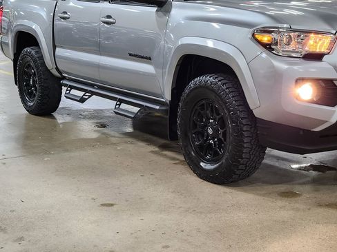 Used 2022 Toyota Tacoma SR5 RWD image 16
