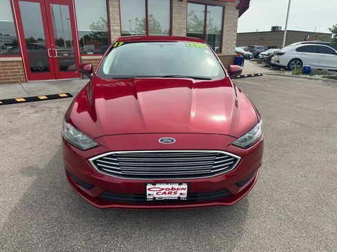 Used 2017 Ford Fusion SE w/ Fusion SE Technology Package FWD image 2