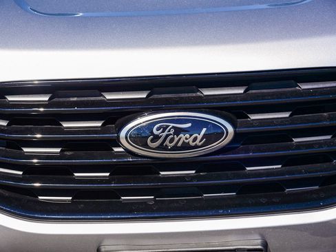 Used 2023 Ford Edge SE w/ Black Appearance Package image 11