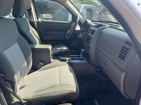 Used 2008 Dodge Nitro SXT image 10