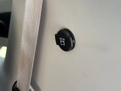 Used 2023 Chrysler Pacifica Touring-L FWD image 19