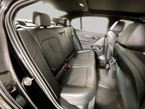 Certified 2025 BMW 550e xDrive w/ Premium Package image 27