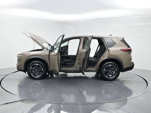 Used 2025 Nissan Rogue SV AWD/4WD image 31