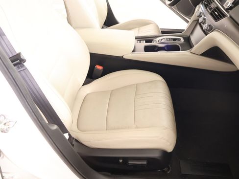 Used 2019 Honda Accord Touring image 13