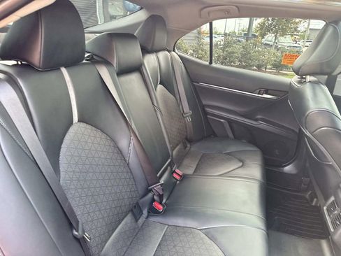 Used 2022 Toyota Camry XSE image 12