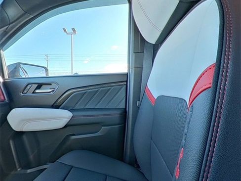 Used 2024 GMC Canyon AT4X image 26