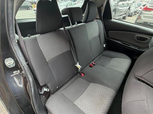 Used 2017 Toyota Yaris L w/ Carpet Mat Package FWD image 16