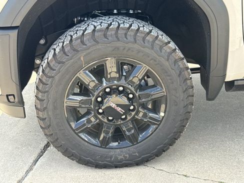 New 2026 GMC Sierra 2500 AT4 w/ AT4 Premium Plus Package AWD/4WD image 13