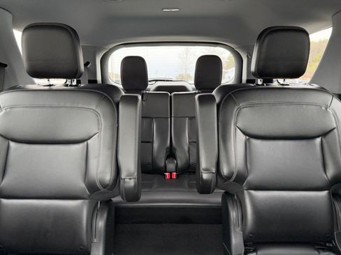 Used 2022 Ford Explorer XLT w/ Equipment Group 202A image 28