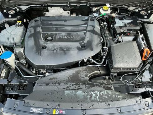 Used 2024 Volvo XC40 B5 Plus image 18