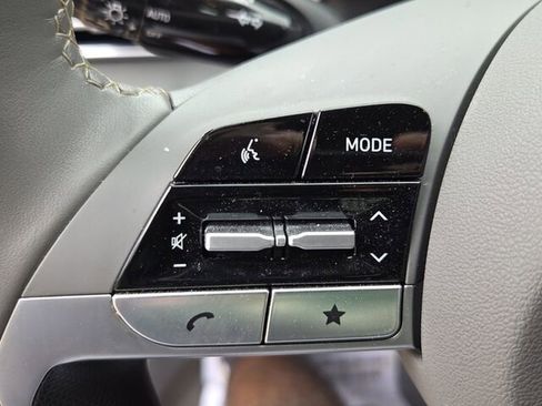 Used 2025 Hyundai Elantra SEL FWD image 24