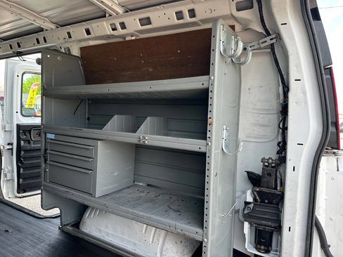 Used 2014 Chevrolet Express 2500 RWD image 7