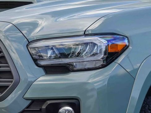 Used 2022 Toyota Tacoma TRD Sport image 8