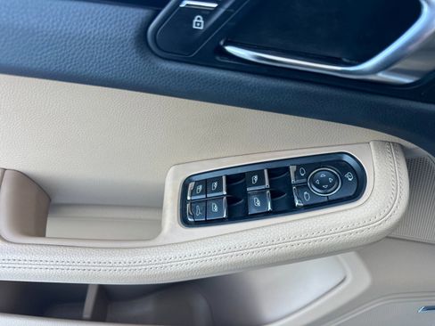 Used 2022 Porsche Macan AWD/4WD image 12