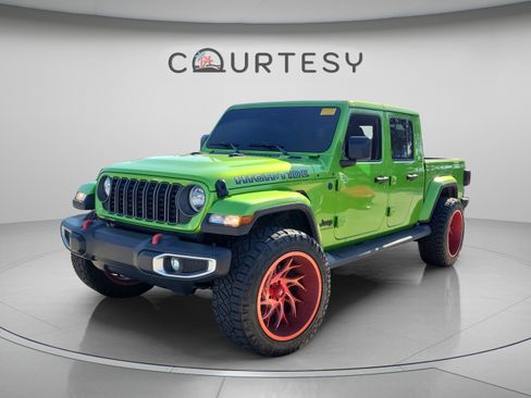 Certified 2025 Jeep Gladiator Sport AWD/4WD image 1