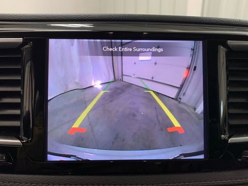 Used 2020 Chrysler Pacifica Limited image 10