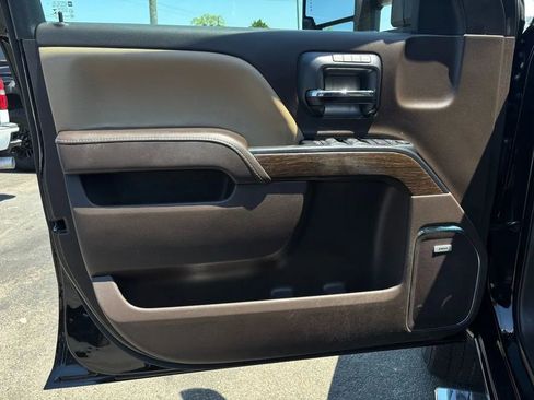 Used 2018 GMC Sierra 2500 Denali w/ Duramax Plus Package AWD/4WD image 12