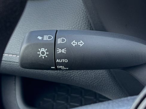 Used 2025 Toyota RAV4 XLE AWD/4WD image 19