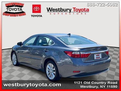 Used 2015 Lexus ES 300h w/ Navigation System Package FWD image 11