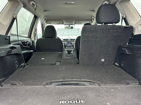 Used 2018 Nissan Rogue SV image 12