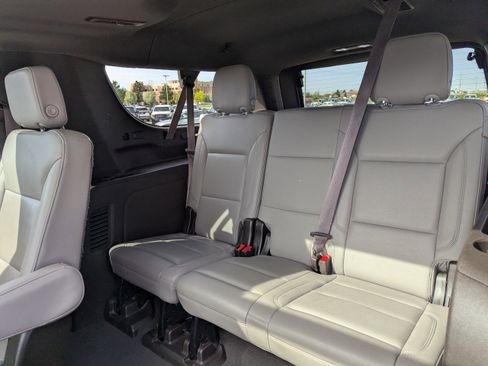 Certified 2023 Chevrolet Suburban LT w/ Luxury Package AWD/4WD image 36