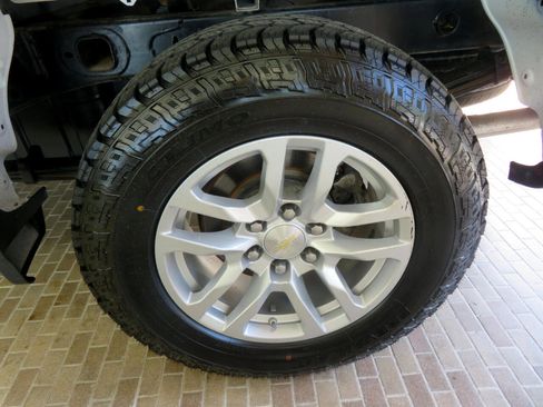 Used 2019 Chevrolet Silverado 1500 LT w/ Z71 Off-Road Package image 8