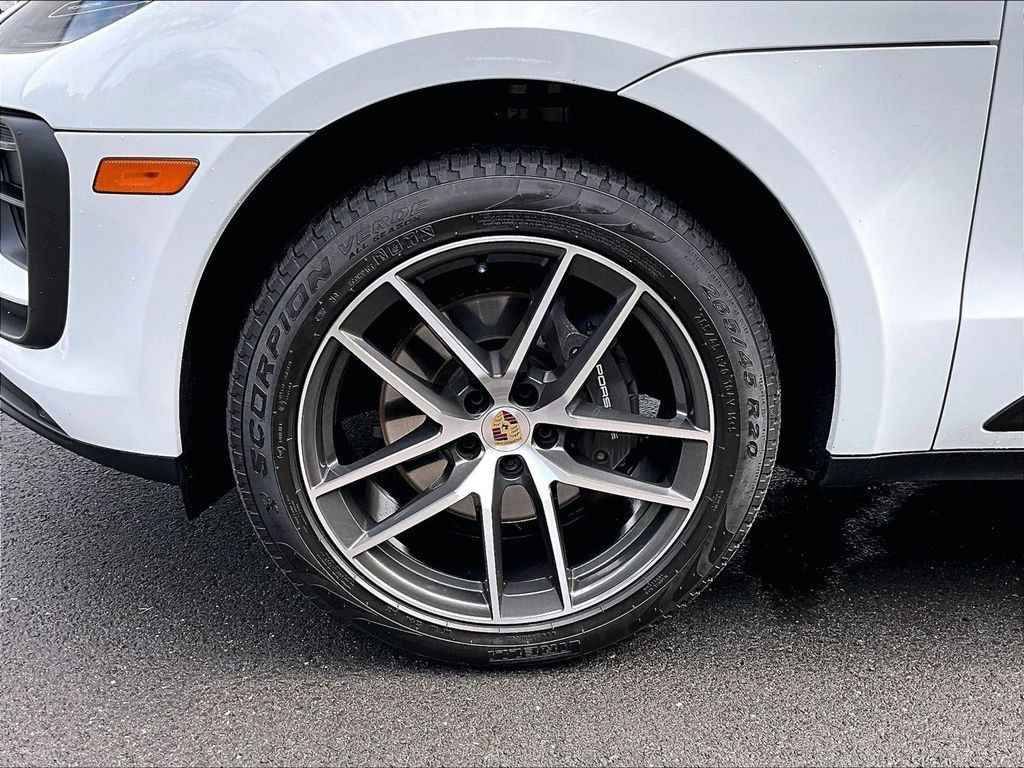 Certified 2026 Porsche Macan AWD/4WD image 14