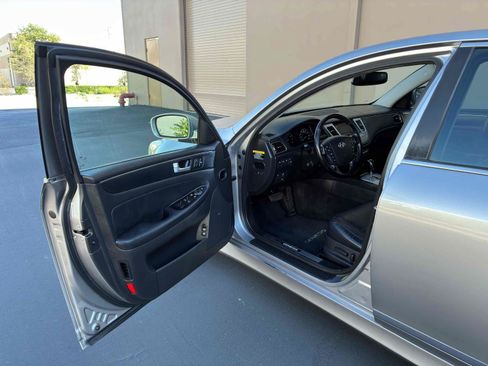 Used 2012 Hyundai Genesis 5.0 RWD image 32