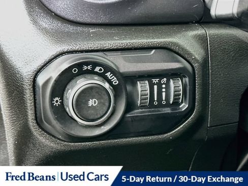 Used 2022 Jeep Wrangler Unlimited Sahara AWD/4WD image 15