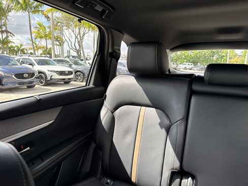 Used 2025 MAZDA CX-70 3.3 Turbo S w/ Premium Package image 18