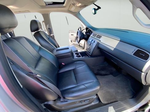 Used 2011 Chevrolet Tahoe LT w/ Luxury Package AWD/4WD image 30