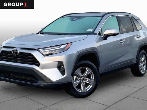 Used 2025 Toyota RAV4 XLE w/ Convenience Package FWD image 1