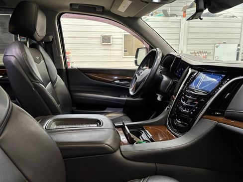 Used 2020 Cadillac Escalade ESV Luxury image 29